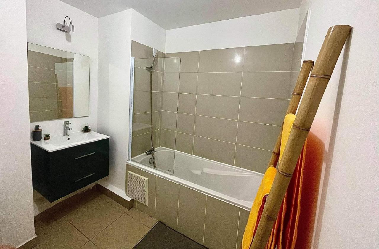 Ferienwohnung Entierement Equipe, Climatise, Wifi, Au Dernier Etage Sans Vis A Vis Saint-Denis Exterior foto